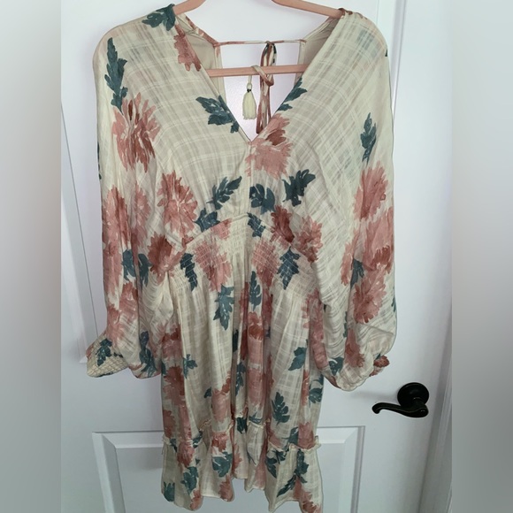 VICI cream floral dress - Picture 2 of 7